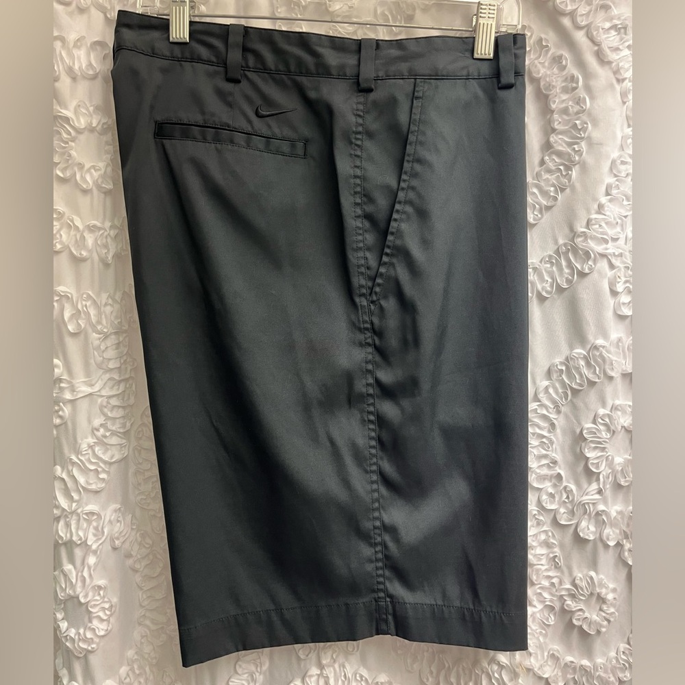 Men’s NIKE black golf shorts in excellent condition size 36